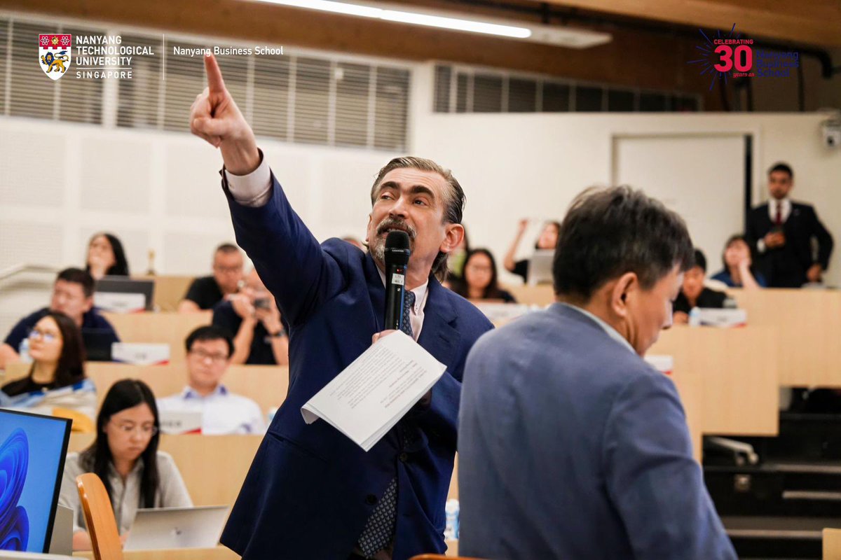 agarcialopezl's tweet image. Impartí una ponencia sobre Historia económica de México y Asia, Oportunidades de Inversión en México, ante empresarios asiáticos. Iniciando el módulo Global Geopolitical and Business Risk de la Maestría en Negocios de la Nanyang Business School en Singapur. #PlanMéxico