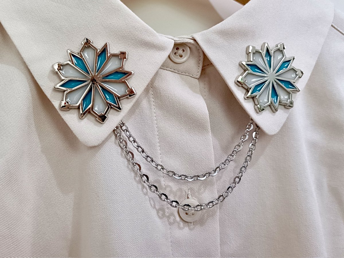 mutamakes's tweet image. some of the enamel collar pins I'm bringing to #cf2025 #comicfiesta25