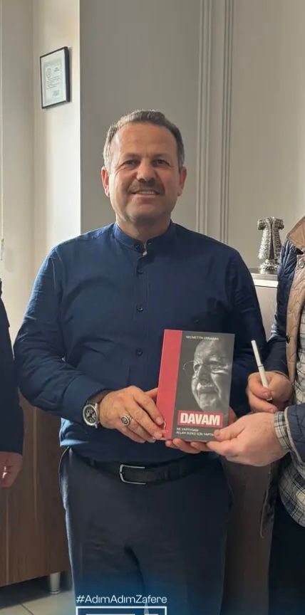 Millet ben direkt bu cani müdürü ve okulu yazayım da herkes öğrensin;

Ömer Osman Çağlayan Ortaokulu müdürü Mustafa Çevik.