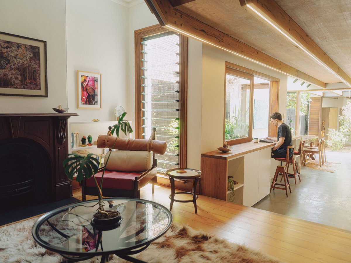 Archello's tweet photo. Darling House by CplusC Architects + Builders layers Victorian fabric with Japanese craft. 
https://t.co/qzimaDSRY4 

#MaterialNarrative #AdaptiveReuse #CraftedArchitecture https://t.co/9yJxxFHkO0