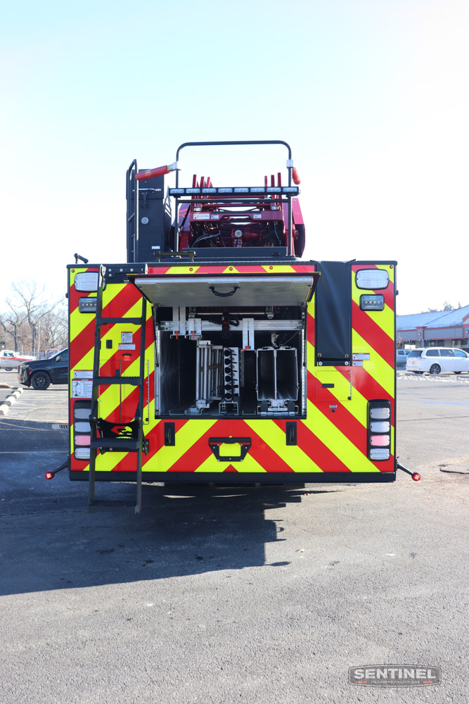 Sentinel_EmgSol's tweet image. NEW DELIVERY!
The Wright City FPD recently took delivery of this @RosenbauerGroup 78’ Viper Aerial! THANK YOU Chief  MacKnight and the Wright City Fire Protection District for choosing Sentinel and Rosenbauer to build your next fire apparatus!
sentineles.com/wrightcityfpd-…