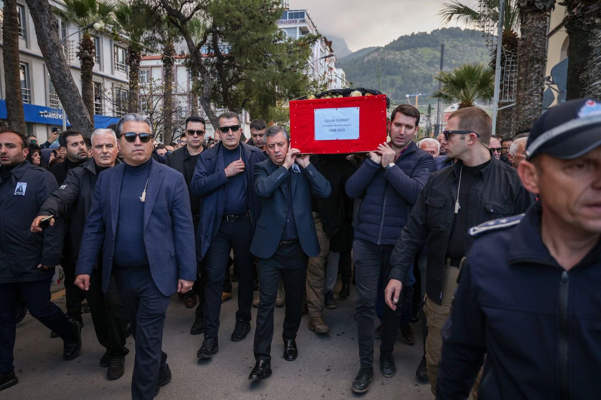 Şehzadeler Belediye Başkanımız, yol arkadaşımız Gülşah Durbay’ı son yolculuğuna uğurladık.

Başta ailesi olmak üzere tüm sevenlerine bir kez daha sabır ve başsağlığı diliyorum. Mekânı cennet olsun.