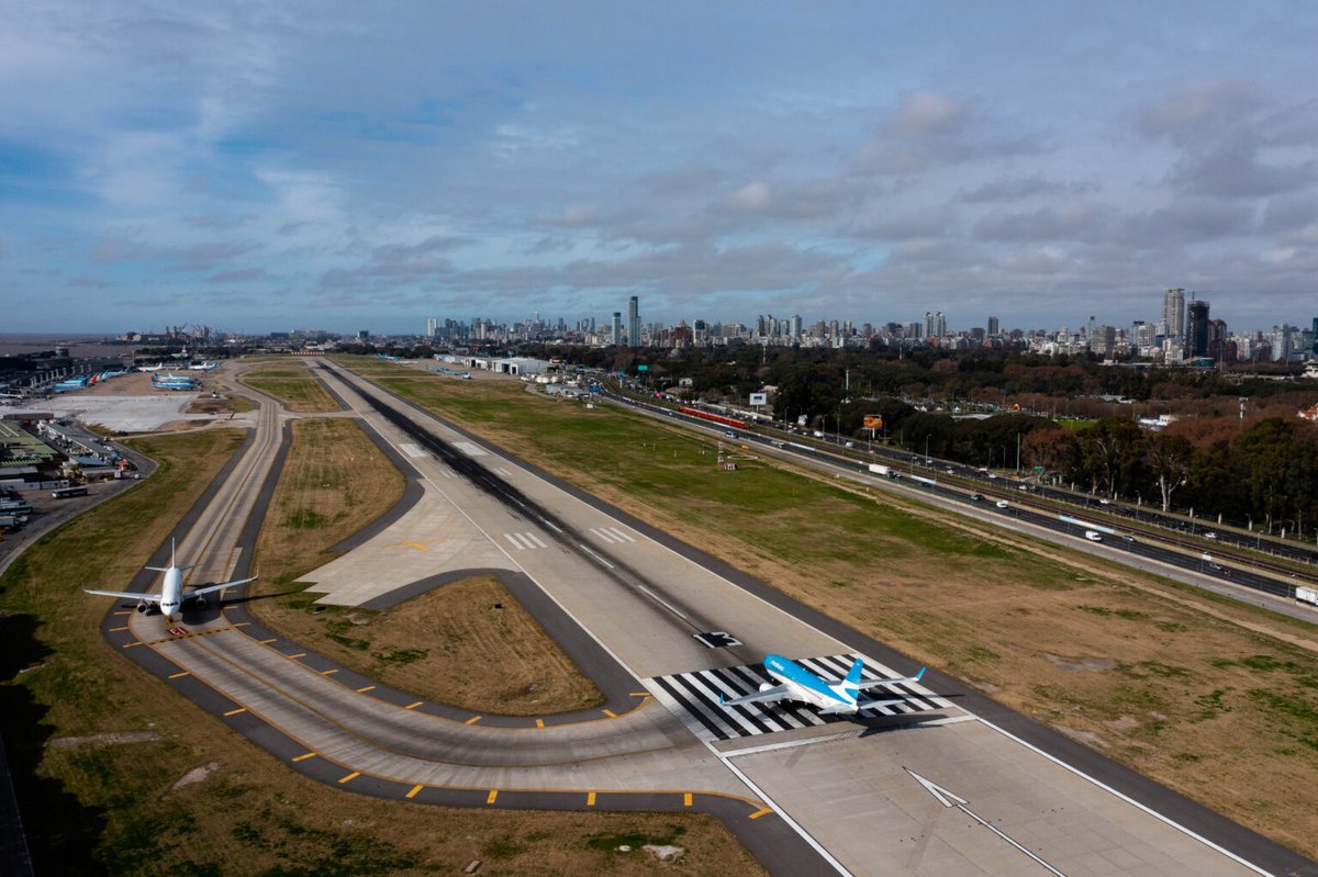 Controladores aéreos –ATEPSA- el miércoles 17 inician medidas de fuerza en EANA. Fuentes del sector aseguran estar abiertos al dialogo. Trabajo fijo nueva audiencia. La info y el cronograma acá aviacionenargentina.com.ar/controladores-… <a href="/CuyoNoticias/">CuyoNoticias</a>
<a href="/AleRamosTN/">Alejandro Ramos</a>
<a href="/mensajeronline/">Mensajero Turístico</a> <a href="/almundo_ar/">Almundo</a>
