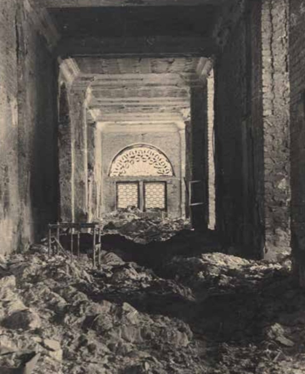 3000 listów 📜 królów Polski 👑🇵🇱 znajduje się nadal "w zasobach niemieckich" 🇩🇪.
Kiedy do nas wrócą <a href="/kultura_gov_pl/">Ministerstwo Kultury i Dziedzictwa Narodowego</a>?

A tu foto popiołów, które zostały ze zbiorów naszego Archiwum Akt Nowych w 1944 r. 👇