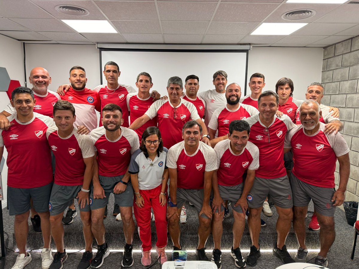 #AAAJ 💻 ¡Balance del año para infantiles!

Los profes de las divisiones infantiles de #ElSemilleroDelMundo 🌎 cerraron el año exponiendo la evolución del trabajo a lo largo del año. ¡Vamos por más en 2026! 🫡