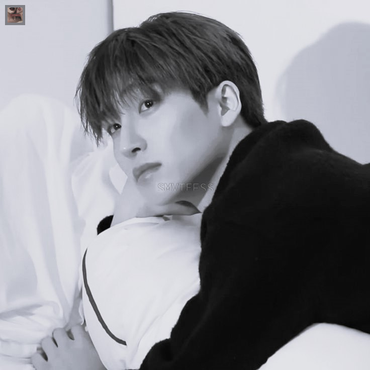 🍂 Good evening. This man is searching for friends to enliven his timeline. Hands up if you're willing to be one of it. — OCRP, 1993.