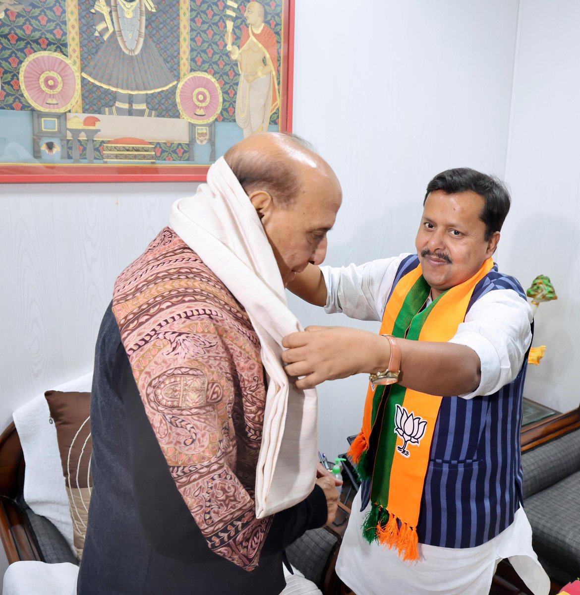 rajnathsingh's tweet image. Met with Shri @NitinNabin ji who took charge as @BJP4India National Working President today. Wishing him a successful tenure ahead.