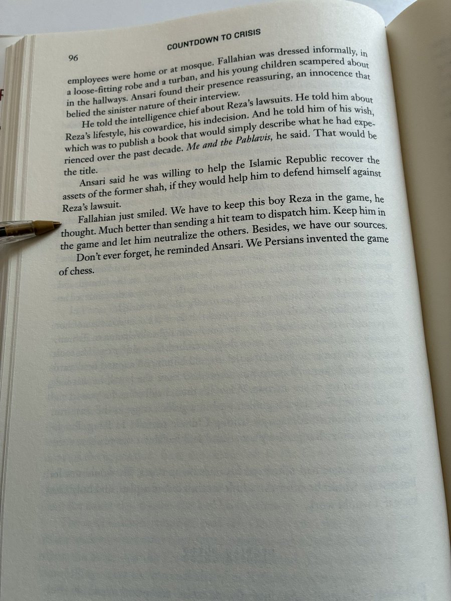 Senator1269's tweet image. خبر بد برای @NUFDIran  اینکه کتاب رسید
 
خبر بدتر اینکه صفحه ۹۶ نقل قول فلاحیان درباره انگیزه ترور نکردن رضا پهلوی و حفظ او تا دیگران را "خنثی" کند هم آمده. این یعنی اینکه ما الان مدرک هم داریم

شاهزاده با چه کسانی الان درگیره؟ 
پادشاهی‌خواهان 
@PahlaviReza 
@PahlaviComms