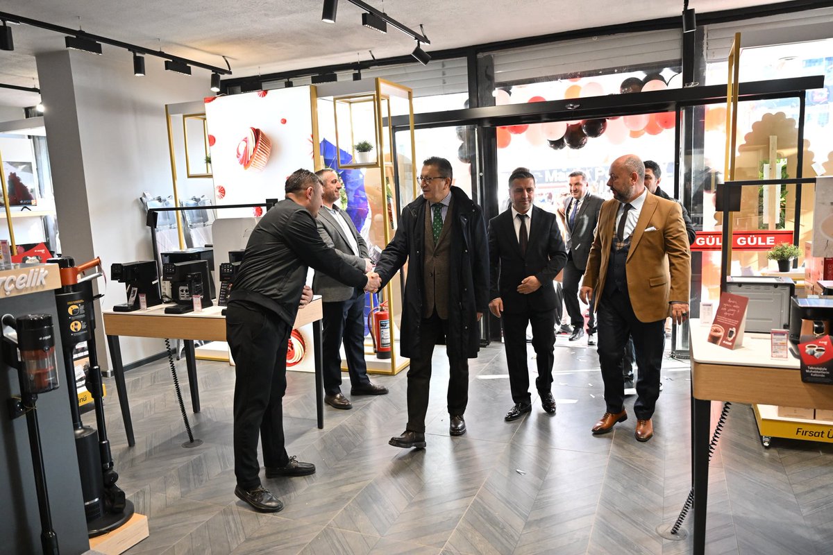 Karapürçek Mahallemizde hizmete giren bir işletmenin açılış etkinliğine katıldık. 

İlçemize değer katan her yatırımın, üretimin ve emeğin her zaman yanında olmaya devam edeceğiz. Yeni iş yerinin hayırlı olmasını diliyor, işletme sahiplerine bol kazançlar temenni ediyorum.