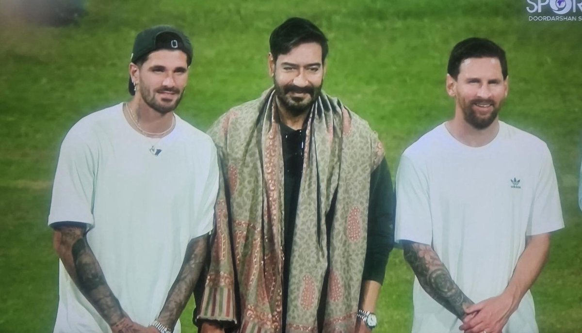 Bollywood Lite tweet media