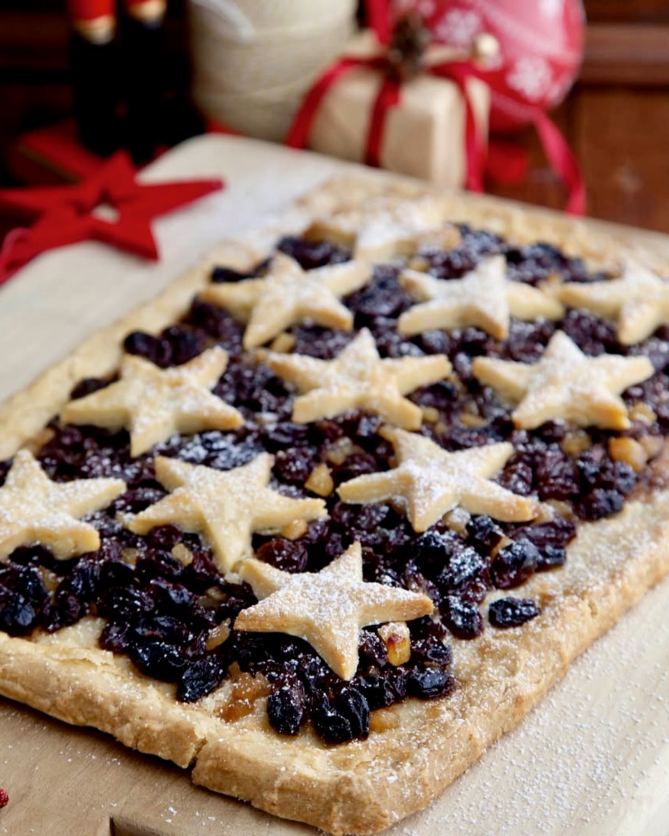 Cfulvio's tweet image. The perfect recipe for your family gathering at Christmas ✨

Get into the festive spirit with my Christmas Mincemeat Tart. Full recipe here 👉 

#ChristmasBaking
#FestiveBakes