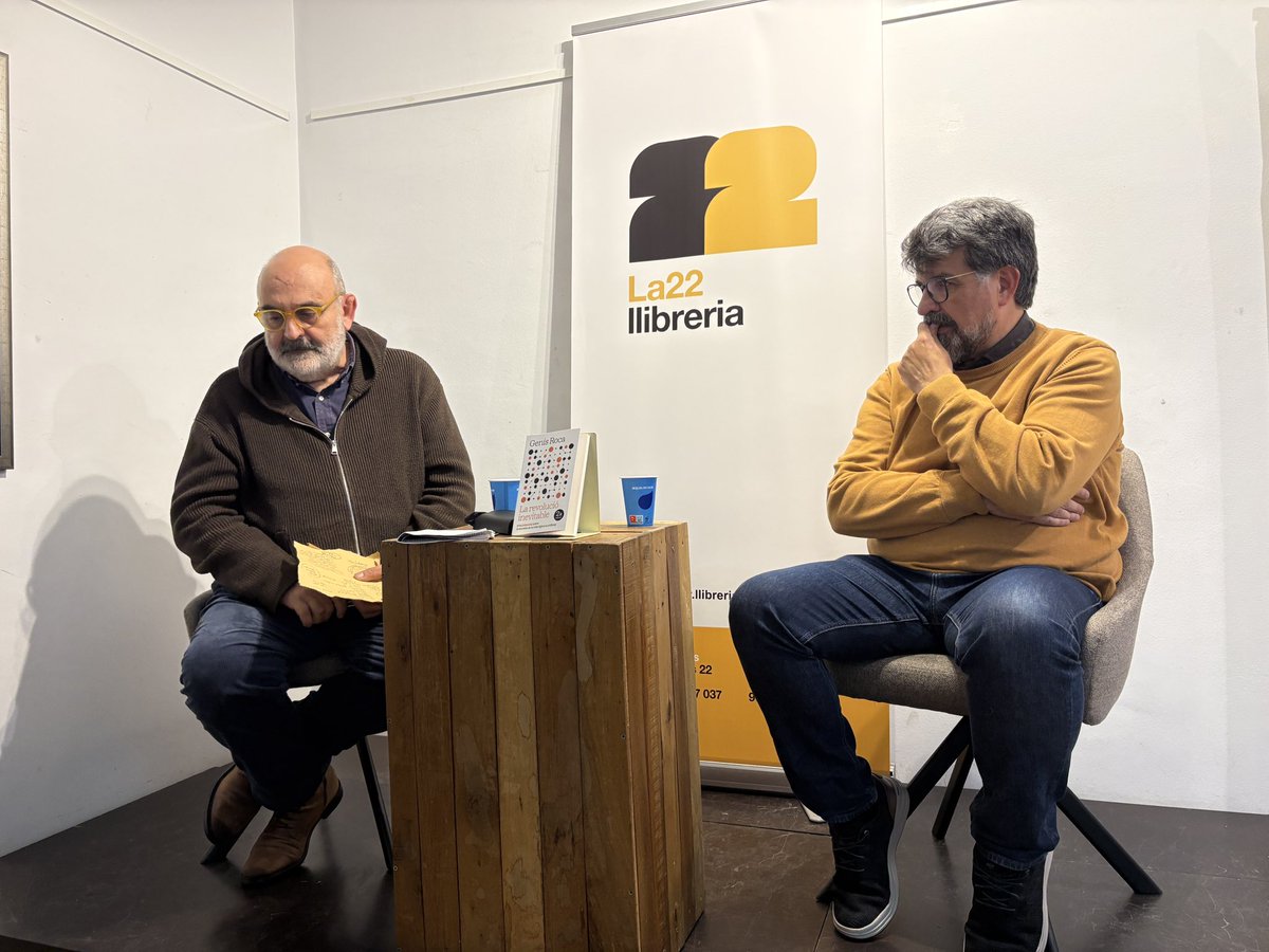 Quin plaer i que fàcil és sempre aprendre de <a href="/genisroca/">genís roca</a> 
#LaRevolucióInevitable:
- Revolució implica esperança
- No és IA és nou software
- No va tan ràpid com pensem
- Transformació implica 1 pacte
- La cultura digital capta riquesa i no la reparteix alterant el contracte social