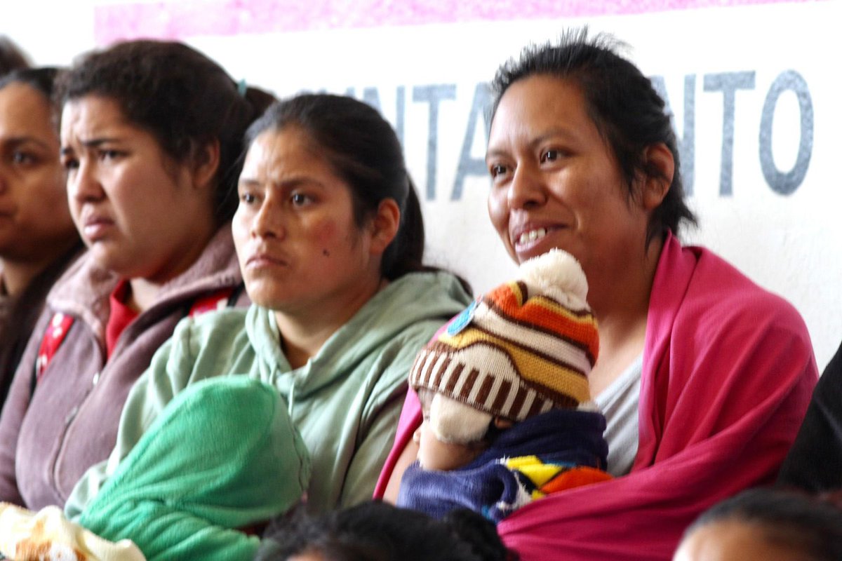 Entregamos #TarjetasBienestar del Programa Niñas y Niños, Hijos de #MadresTrabajadoras, en Pátzcuaro, #Michoacán, junto a la secretaria #TamaraSosa y el delegado estatal <a href="/RobertoPantojaA/">Roberto Pantoja Arzola</a>.

Por instrucción de nuestra Presidenta <a href="/Claudiashein/">Claudia Sheinbaum Pardo</a>, avanzamos con el