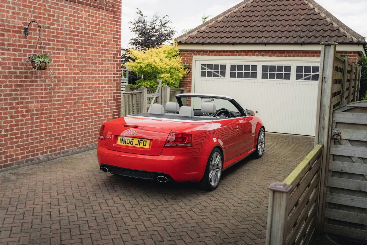 The RS4 Cabriolet used the same high-revving 4.2-litre V8 as the saloon and Avant but delivered it in a heavier, less rigid format. 
Power output remained unchanged, yet the focus shifted from precision to accessibility and sound.
Inside, deeply bolstered seats, carbon trim and a