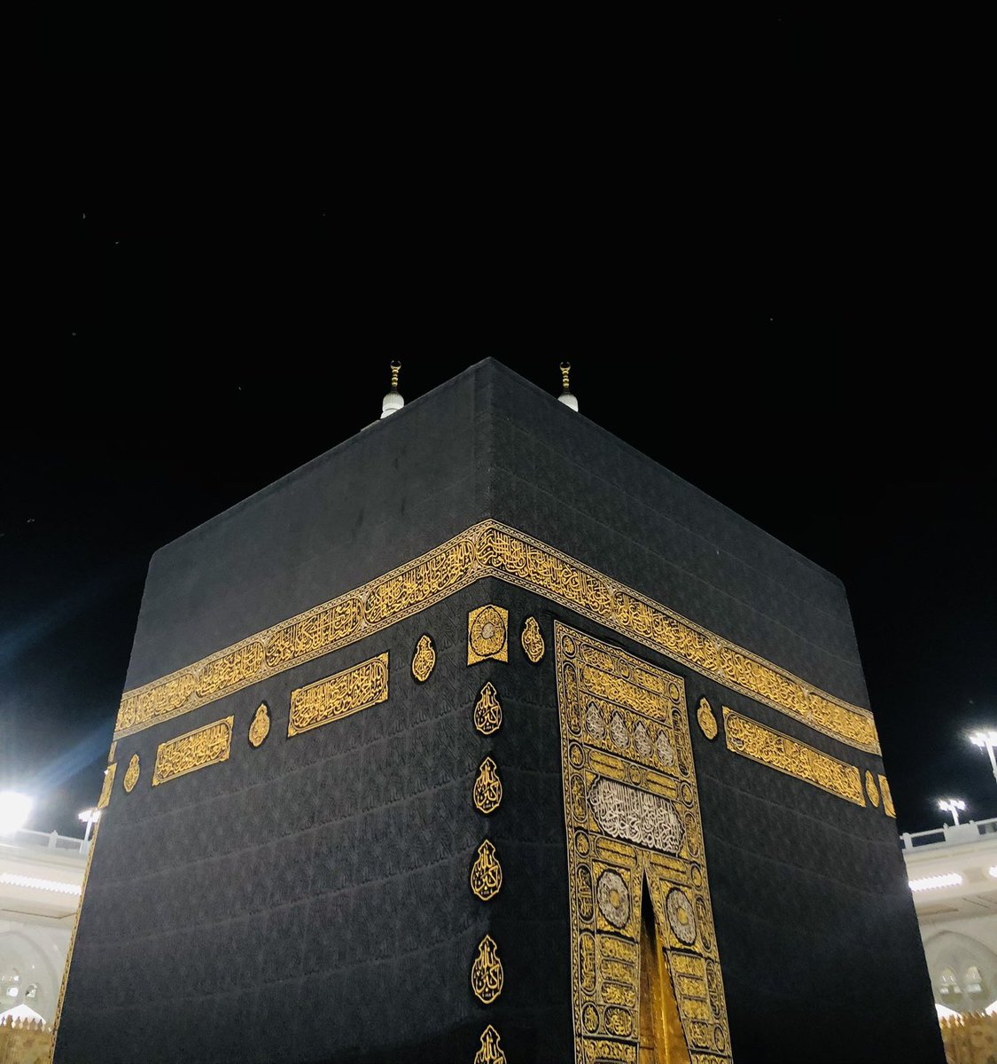 Kabe'de namaz kılsak her şey geçecek gibi.