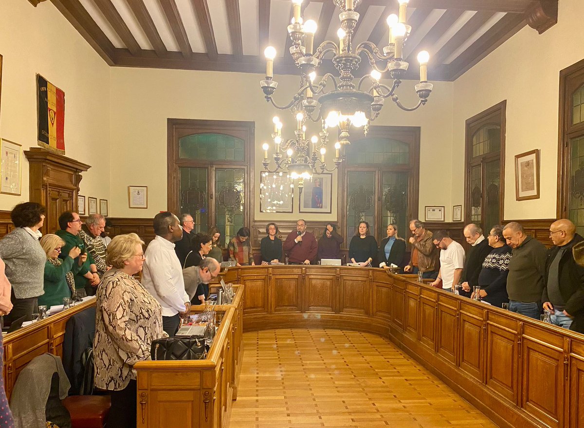 Ce soir au conseil communal de Koekelberg, une minute de silence a été observée à la mémoire des victimes de l’ignoble attentat antisémite de Sydney et en soutien à leurs proches.