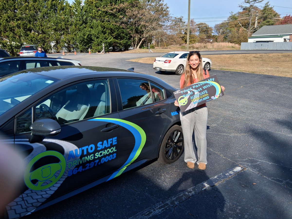 AutoSafeDriving's tweet photo. Some new and happy drivers! https://t.co/D3mu7NdkN9