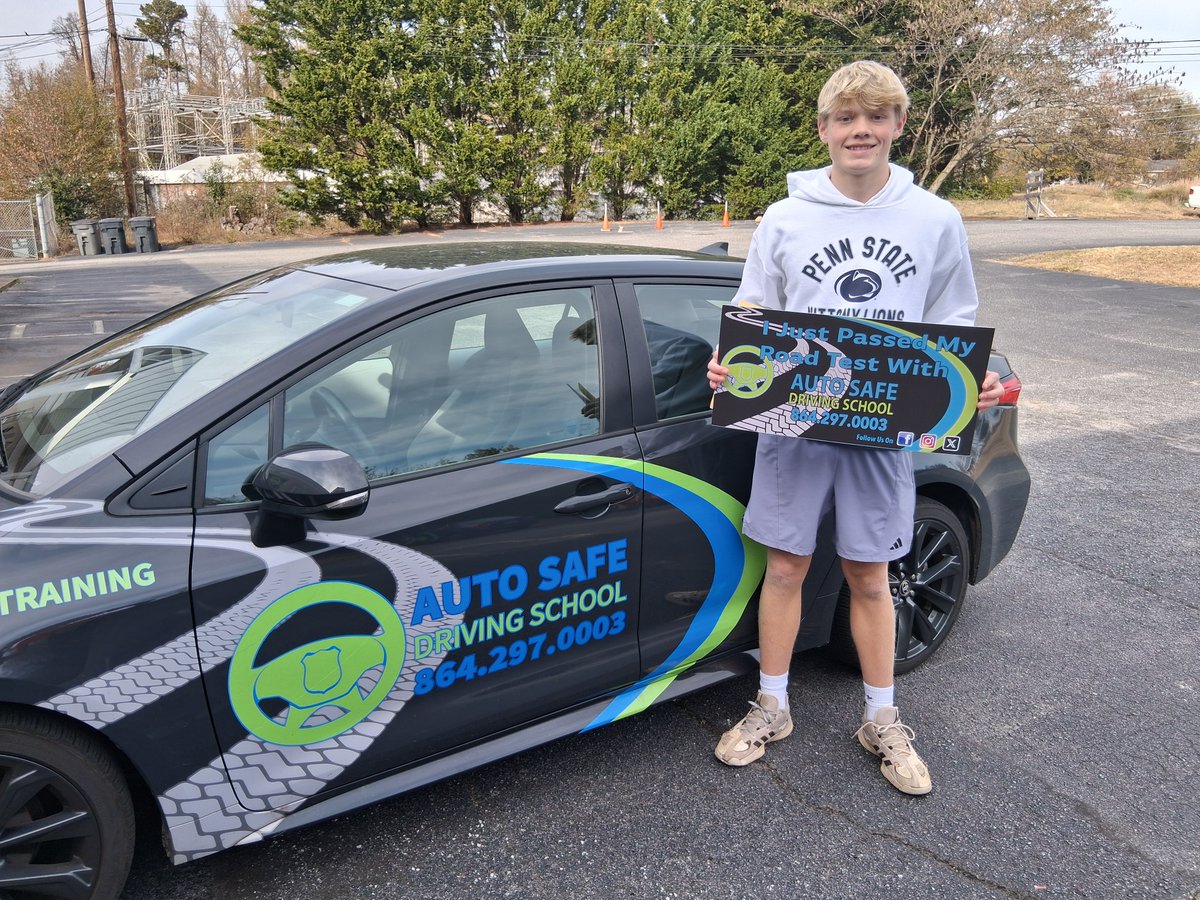 AutoSafeDriving's tweet photo. Some new and happy drivers! https://t.co/D3mu7NdkN9