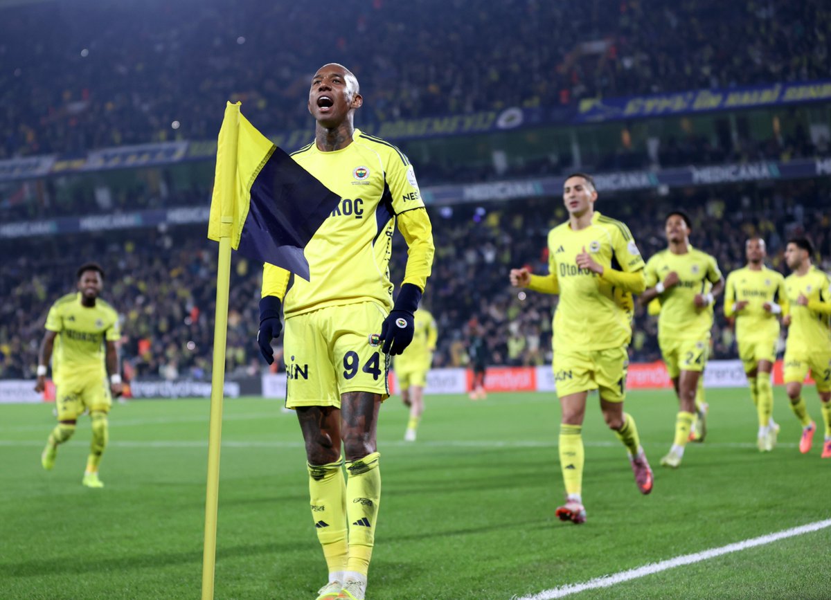 🚨 Fenerbahçe, evinde Konyaspor'u 4-0 yenerek ligde puanını 36'ya yükseltti.