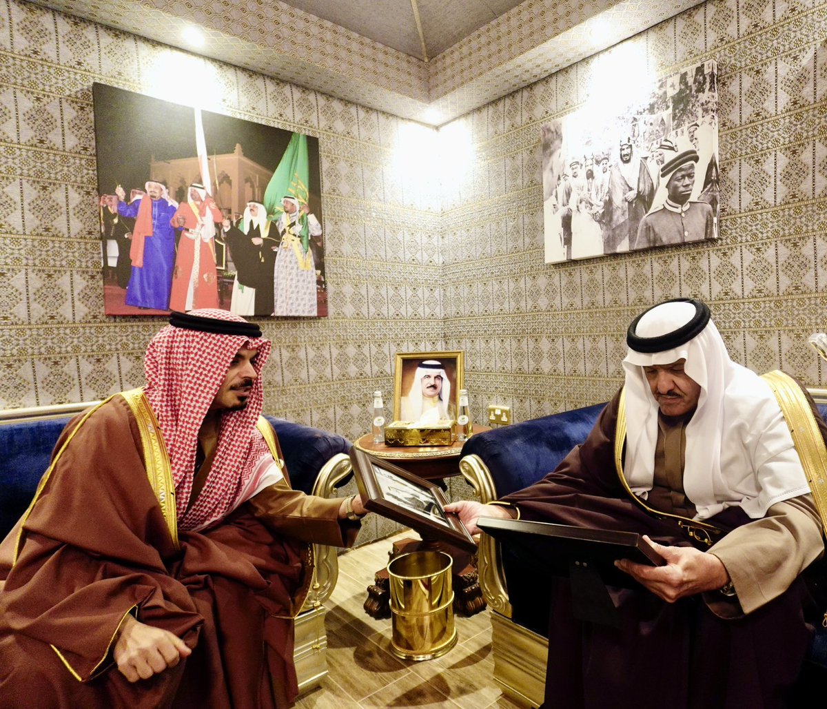 BahrainEmbKSA's tweet image. قام صاحب السمو الملكي الأمير سلطان بن سلمان بن عبدالعزيز آل سعود، المستشار الخاص لخادم الحرمين الشريفين، بزيارة السفارة لتقديم التهنئة بمناسبة الأعياد الوطنية لمملكة البحرين، وكان في استقباله سعادة الشيخ علي بن عبدالرحمن آل خليفة، سفير مملكة البحرين لدى المملكة العربية السعودية.