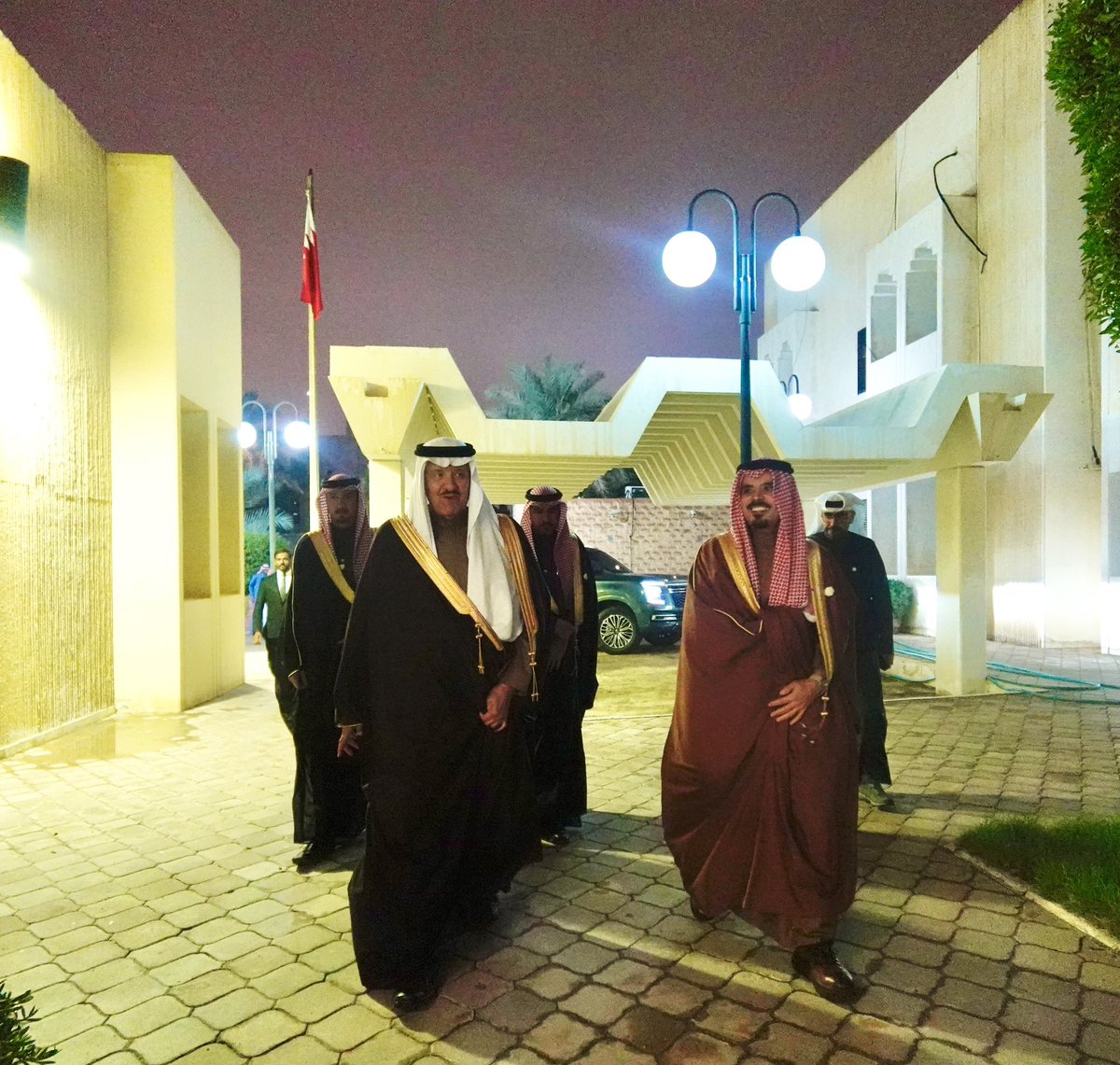 BahrainEmbKSA's tweet image. قام صاحب السمو الملكي الأمير سلطان بن سلمان بن عبدالعزيز آل سعود، المستشار الخاص لخادم الحرمين الشريفين، بزيارة السفارة لتقديم التهنئة بمناسبة الأعياد الوطنية لمملكة البحرين، وكان في استقباله سعادة الشيخ علي بن عبدالرحمن آل خليفة، سفير مملكة البحرين لدى المملكة العربية السعودية.