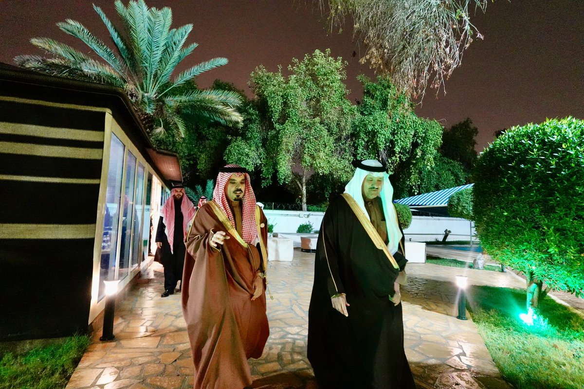 قام صاحب السمو الملكي الأمير سلطان بن سلمان بن عبدالعزيز آل سعود، المستشار الخاص لخادم الحرمين الشريفين، بزيارة السفارة لتقديم التهنئة بمناسبة الأعياد الوطنية لمملكة البحرين، وكان في استقباله سعادة الشيخ علي بن عبدالرحمن آل خليفة، سفير مملكة البحرين لدى المملكة العربية السعودية.