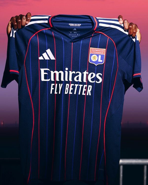 LesFansGones's tweet image. 🚨 CONCOURS SPÉCIAL NOËL !🎄 

Avec @Quentin_Hnq, on vous fait gagner le maillot de l’OL DE VOTRE CHOIX !

Pour participer :

- Follow @Quentin_Hnq et @LesFansGones 

- ❤️ et ♻️ ce tweet 

- Commente le maillot, la taille et invite un pote à jouer👇

#TeamOL #Concours