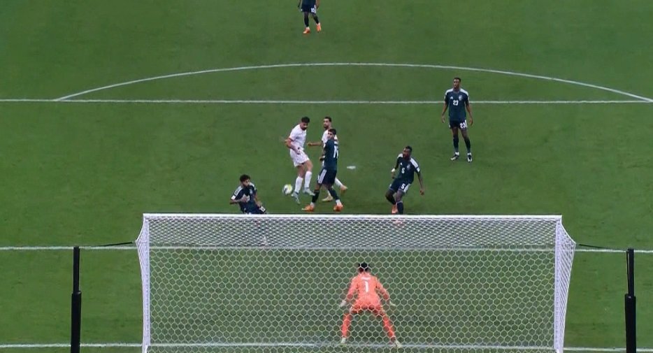 نزار الرشدان أرتقى فوق الجميع ليسجل الهدف الأول لـ منتخب الأردن في شباك منتخب السعودية 