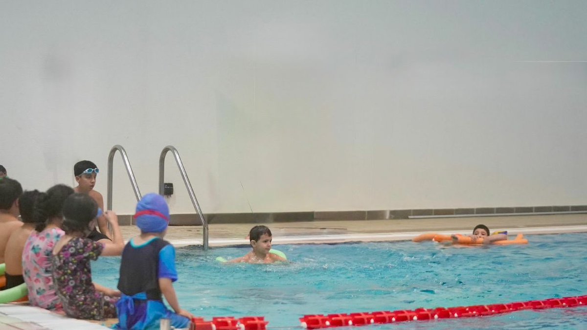 بدء برنامج الرياضة المجتمعية للعبة السباحة اليوم الأول 🏊