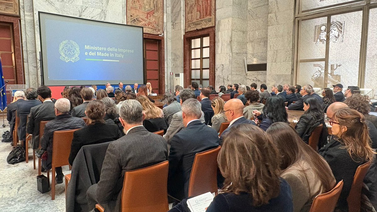 mimit_gov's tweet image. 👗#Moda: ampio consenso dal Tavolo su misure contro l’ultra-#fastfashion. 

🗣️Urso: “alziamo la difesa dei consumatori”

📌Confronto al #Mimit sugli strumenti per favorire la crescita del settore e la tutela della sua #reputazione nel mondo

mimit.gov.it/it/notizie-sta…