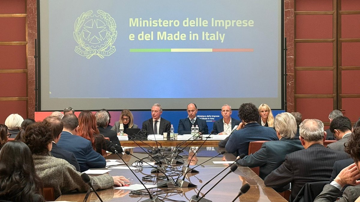 mimit_gov's tweet image. 👗#Moda: ampio consenso dal Tavolo su misure contro l’ultra-#fastfashion. 

🗣️Urso: “alziamo la difesa dei consumatori”

📌Confronto al #Mimit sugli strumenti per favorire la crescita del settore e la tutela della sua #reputazione nel mondo

mimit.gov.it/it/notizie-sta…