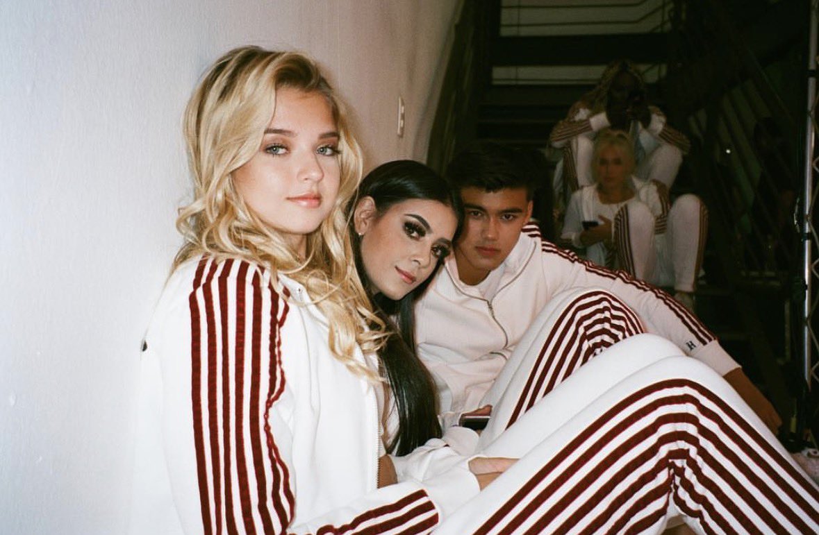 SabyThrowback's tweet photo. Sabina Hidalgo, Joalin Loukamaa e Bailey May (7 anos atrás). https://t.co/8ZQq4kzOTb