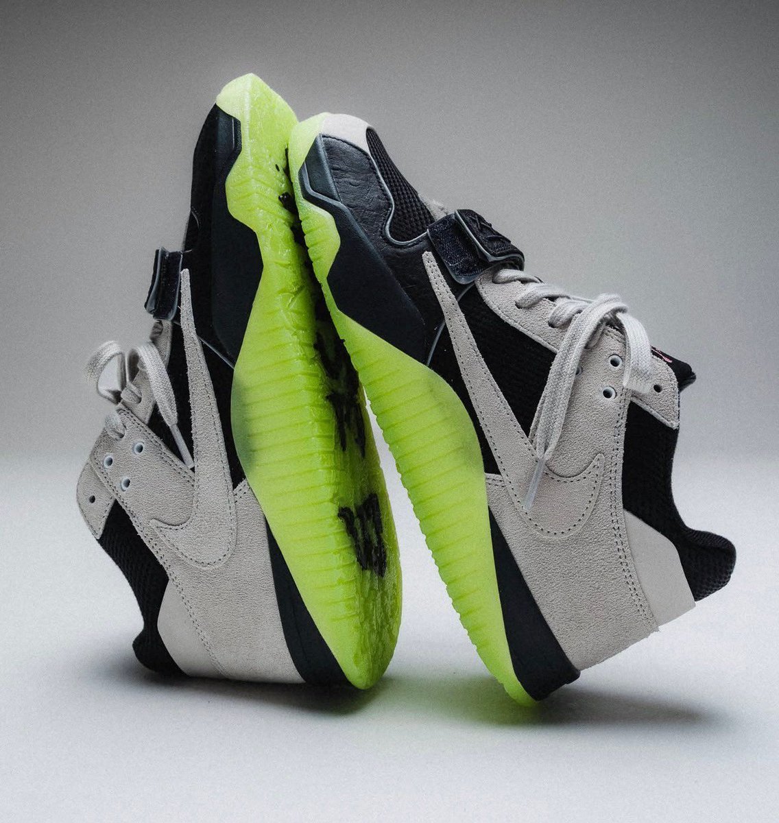 KicksFinder's tweet photo. Online raffle via Travis Scott website 
Chase B x Travis Scott x Jordan CJ1 T-REXX "Black/Night Silver"

>> https://t.co/dggQahvkDp 

ENTER ASAP
RT &amp; Like to spread awareness https://t.co/K0wxuW4FXr