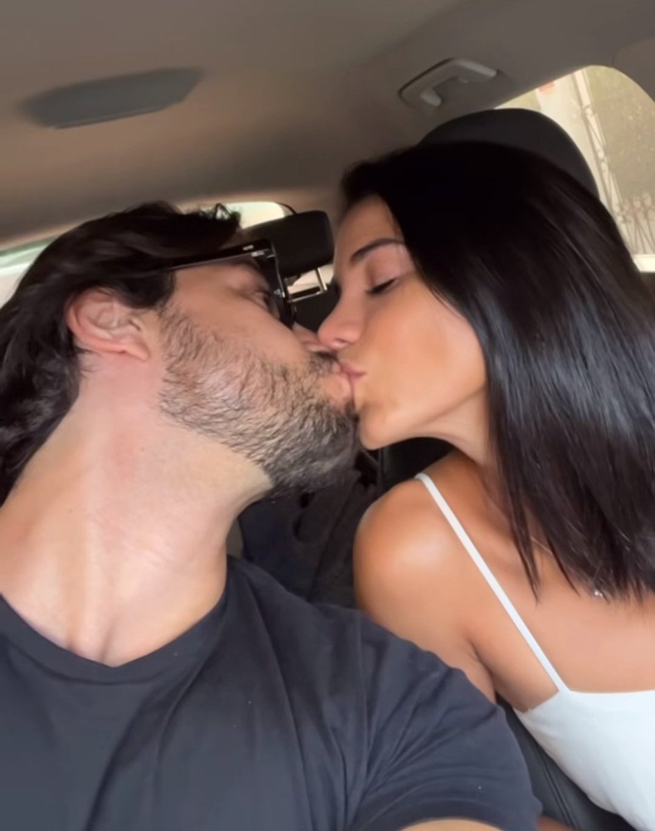Paola_tuita's tweet photo. Feliz 8 meses de casados... Deus abençoe vcs grandiosamente meus amores!!🙏🏻❤️ https://t.co/OtNoMO95Y0