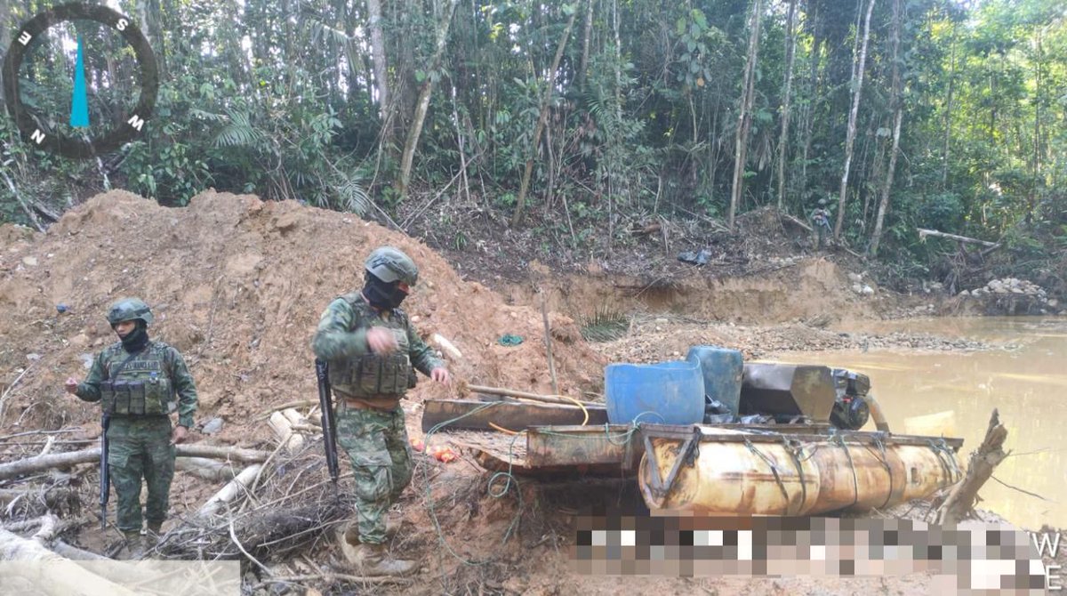 ARCOM_Ecu's tweet photo. 🚨 Operativo en #Sucumbíos ⚒️
Fuerzas Armadas decomisaron:
⛏️ 2 dragas
🚫 2 campamentos
🛢️ 60 galones de combustible
✅ Herramientas para minería ilegal
¡Protegemos el ambiente y la seguridad en la frontera! 🌎
#ARCOM #MineríaResponsable #ControlMinero #Sucumbíos #FFAAContigo https://t.co/1D7er2oQhs