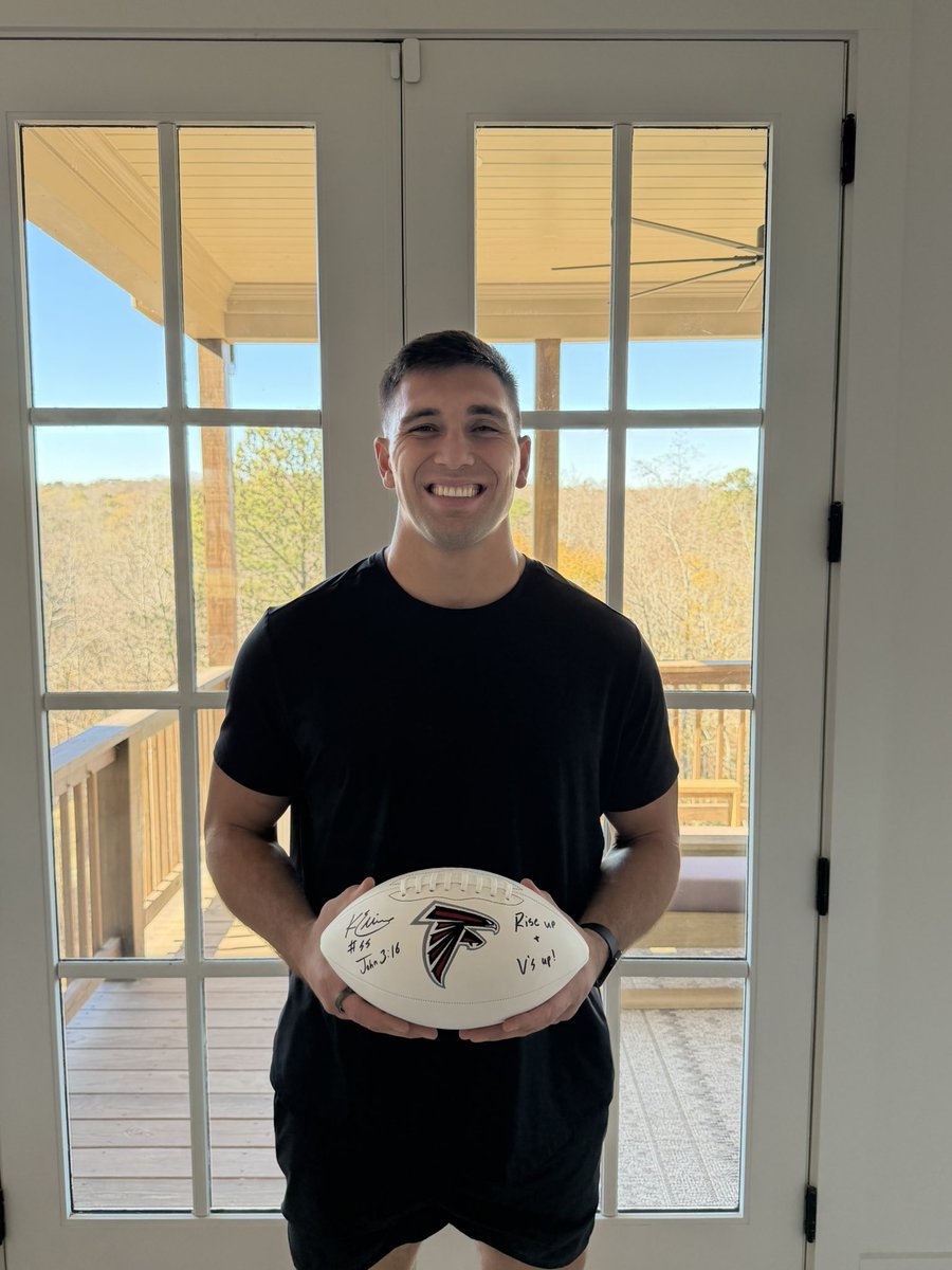 Repost to send Kaden Elliss of the <a href="/AtlantaFalcons/">Atlanta Falcons</a> to the Pro Bowl, and for a chance to win a signed helmet or ball ✌️ 

#ProBowlVote + Kaden Elliss