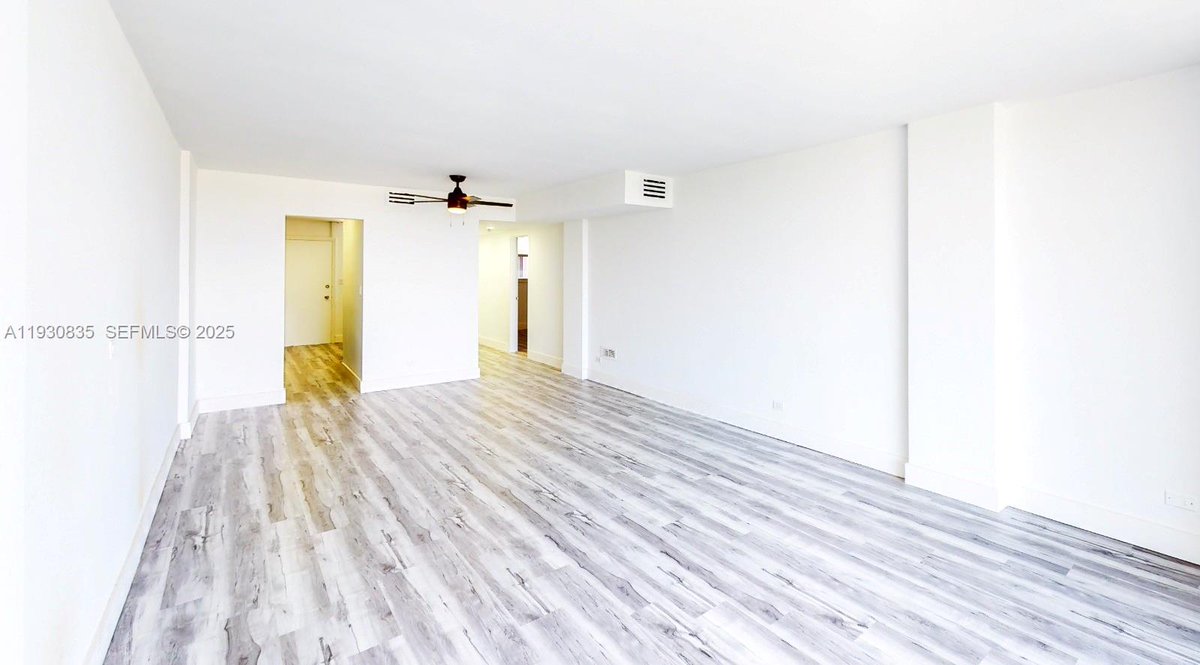 RealtybyRicardo's tweet photo. Location, upgrades, and a wow-worthy view!  This 1 bed, 1.5 bath Eastern Shores condo features a modern kitchen, new floors, and a sun-filled balcony with Sunny Isles views. Don’t wait—Lease it for $2050 per month!

#ForRent #CondoLiving #EasternShores https://t.co/W0kadSlZqn