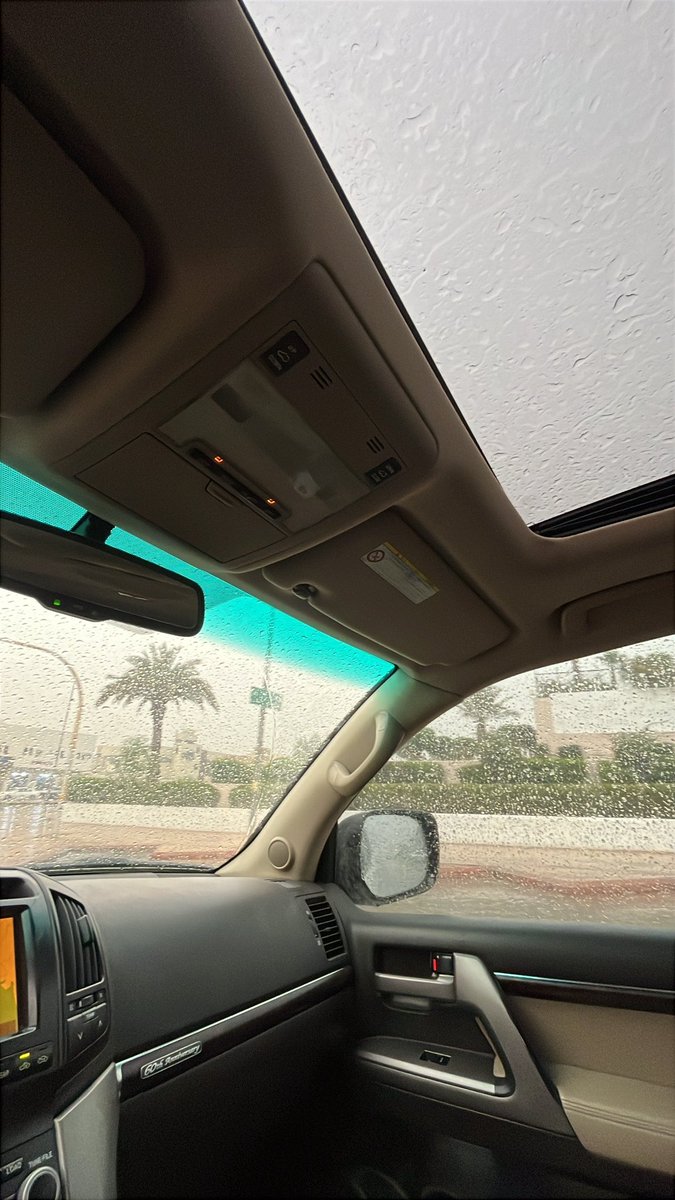j_ops10's tweet photo. يالله يامضوي السماء بالبروقي 
ويامخرج وبل السحابة من اللج 
تمطرني برحمتك وتفك عوقي 
وتجل لي من الضيقات والهم مخرج ❣️❣️ https://t.co/3jqtQdNHLX
