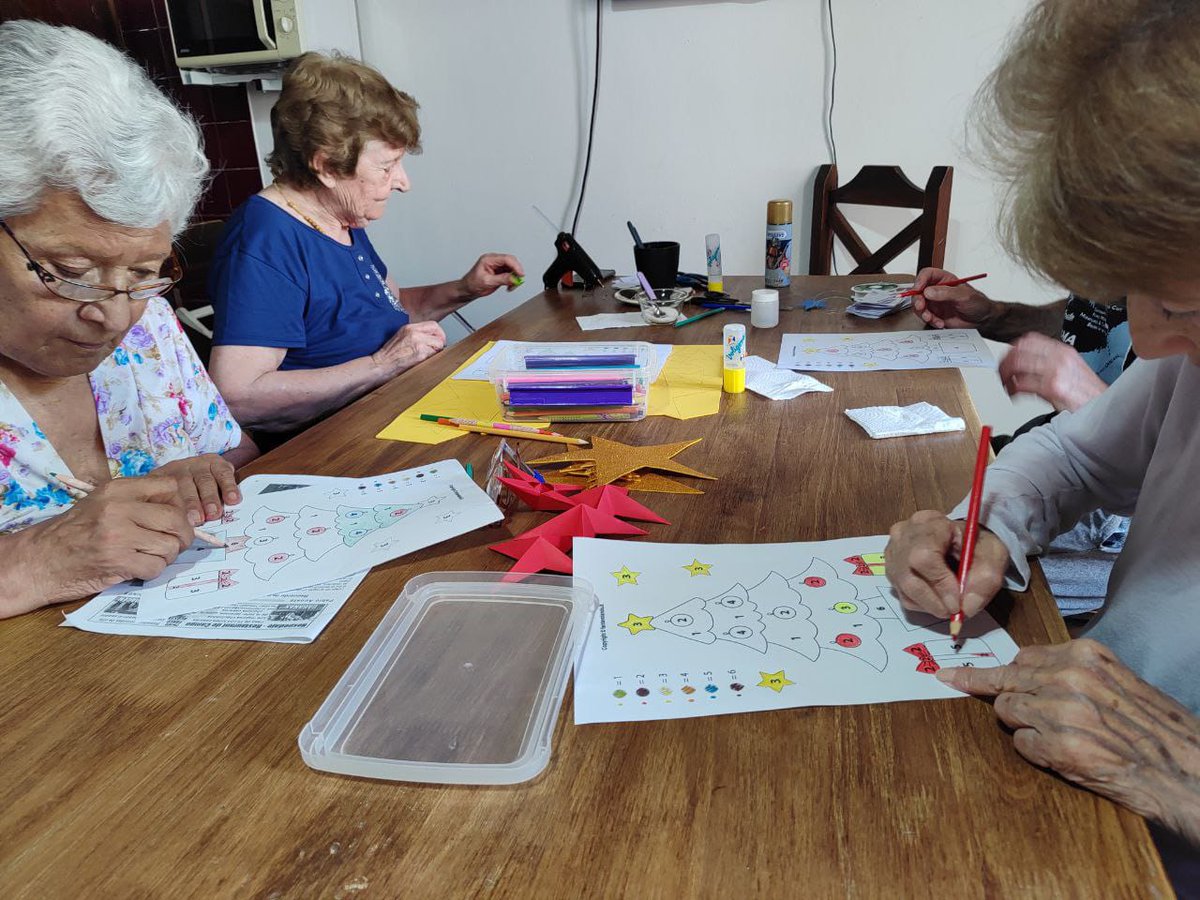 regsanix's tweet photo. 🙌 ¡#SaludComunitaria en #BenitoJuárez!

💭 Las y los promotores llevaron adelante el taller "Mentes en forma". La actividad se realiza en articulación con la Escuela de adultos N°701.

@SaludBAP https://t.co/GXgtUOSGMB