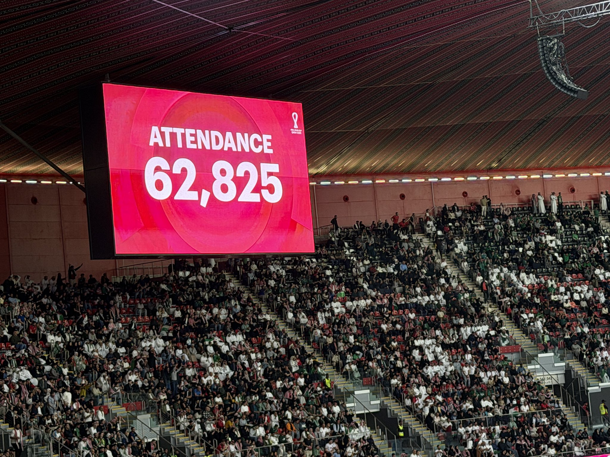 بلغ عدد الحضور الجماهيري لمواجهة السعودية الأردن 62.825 ألف متفرج. #كأس_العرب 