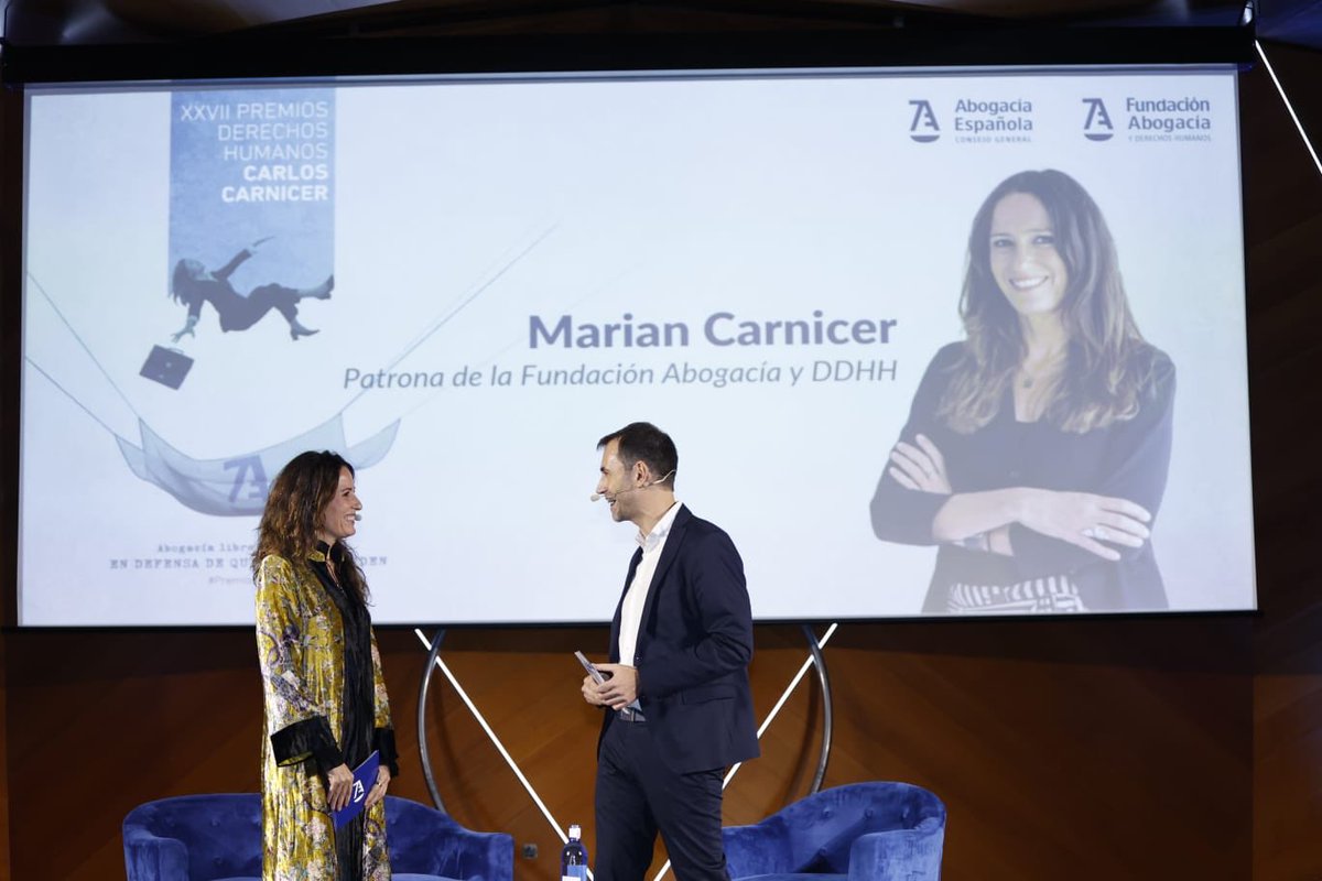Un honor haber podido  asistir a los #PremiosDDHH Carlos Carnicer.
<a href="/Abogacia_es/">Abogacía Española</a> . Enhorabuena a los premiados @ y gracias por la compañía 🤗