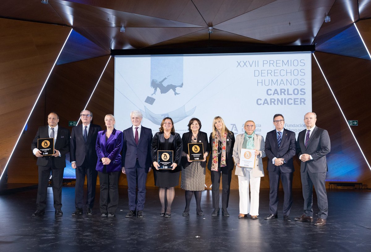 carmenicasoria's tweet photo. Un honor haber podido  asistir a los #PremiosDDHH Carlos Carnicer.
@Abogacia_es . Enhorabuena a los premiados @ y gracias por la compañía 🤗 https://t.co/g32yeEWKFi