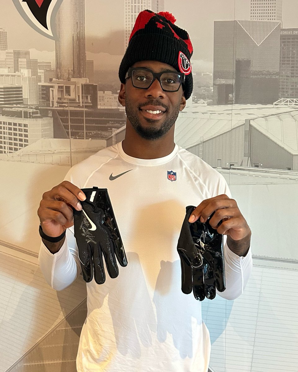 AtlantaFalcons's tweet image. 8️⃣ hours left to vote KP to the Pro Bowl!

RT for a chance to win these signed @kylepitts__ gloves!

#ProBowlVote