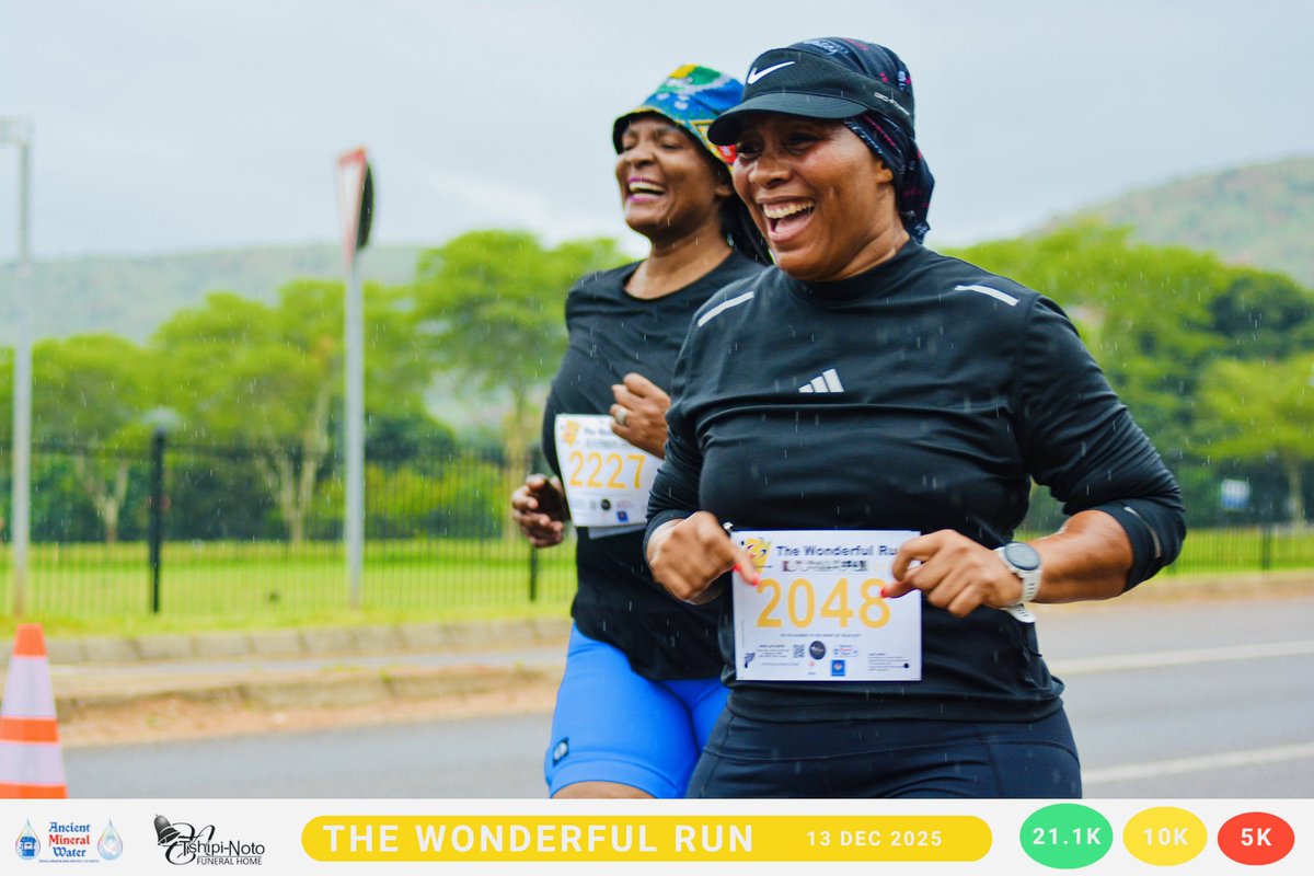 DisekoNkele's tweet image. We danced in the rain on Saturday  @TheWonderFulRun❤️❤️ Runners are special people. I ran with this beautiful stranger, we joked and laughed all the way until the finish line. If you know her, please tell her I said she’s beautiful 😍 
#RunningWithTumiSole
#FetchYourBody2025