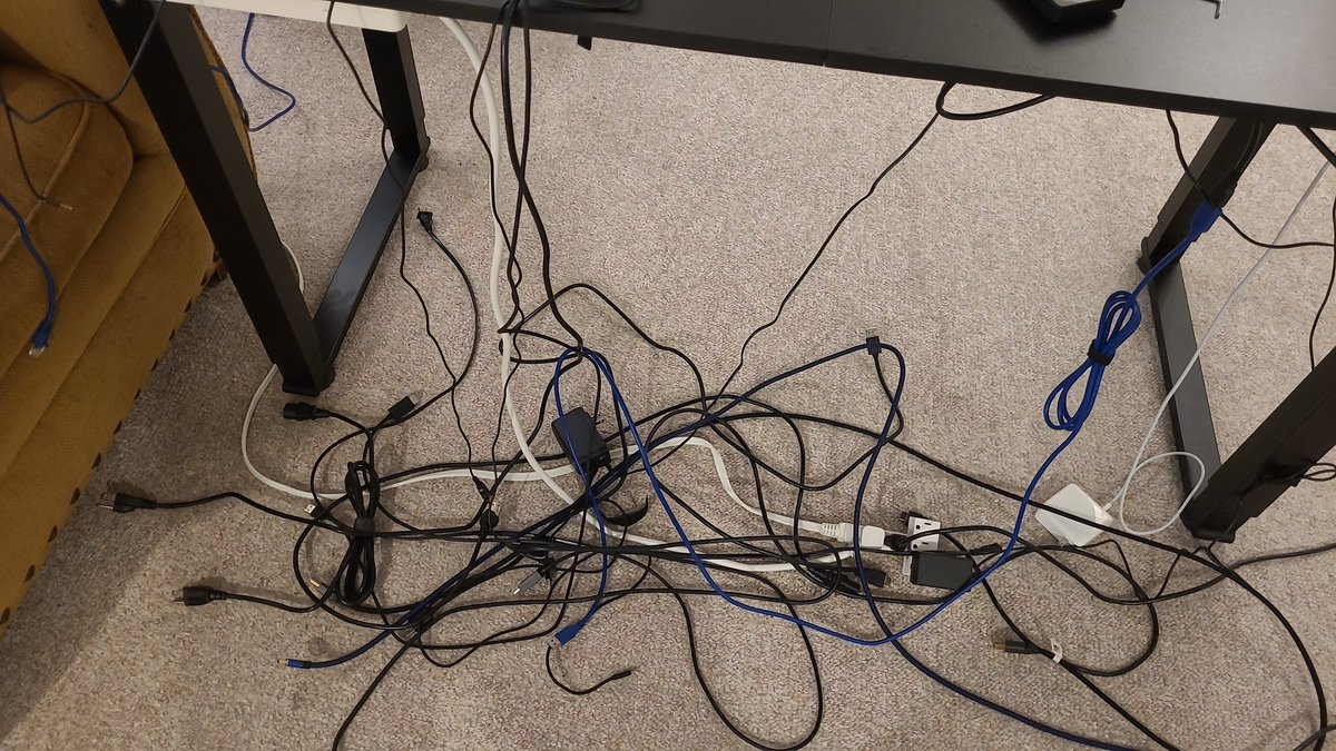 Hora de desmontar tudo depois da masmorra e voltar pro quartinho escuro. Apesar da bagunça por 2 horas de corrida, valeu a pena.