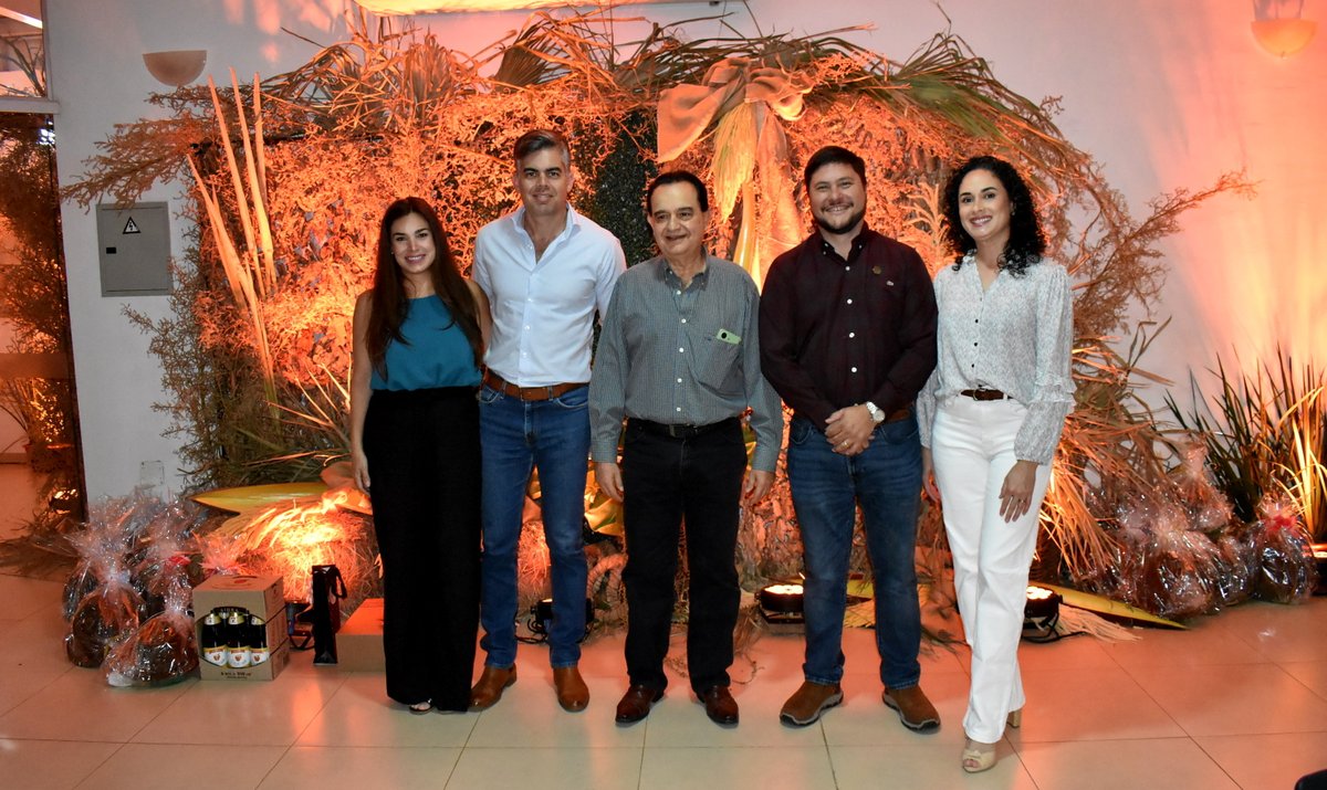 arp_py's tweet image. LA REGIONAL CORDILLERA DE LA ARP BRINDÓ POR UN PRODUCTIVO 2025

Fue una agradable jornada en donde resaltaron los trabajos realizados por el filial del gremio ganadero en este año que está culminando.
👉acortar.link/Noc1sX