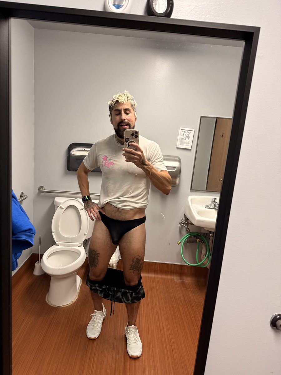 KingJayRod's tweet image. Sweatier the better 💧