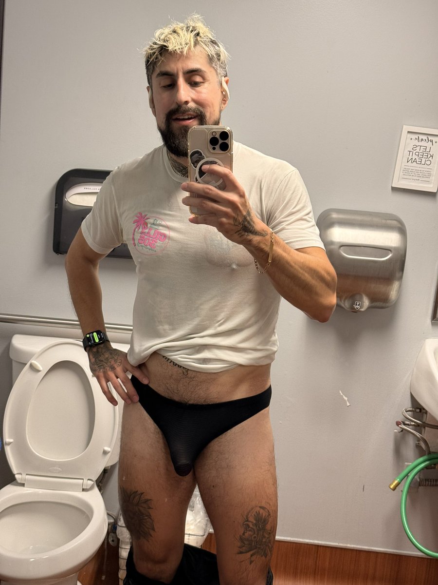 KingJayRod's tweet image. Sweatier the better 💧