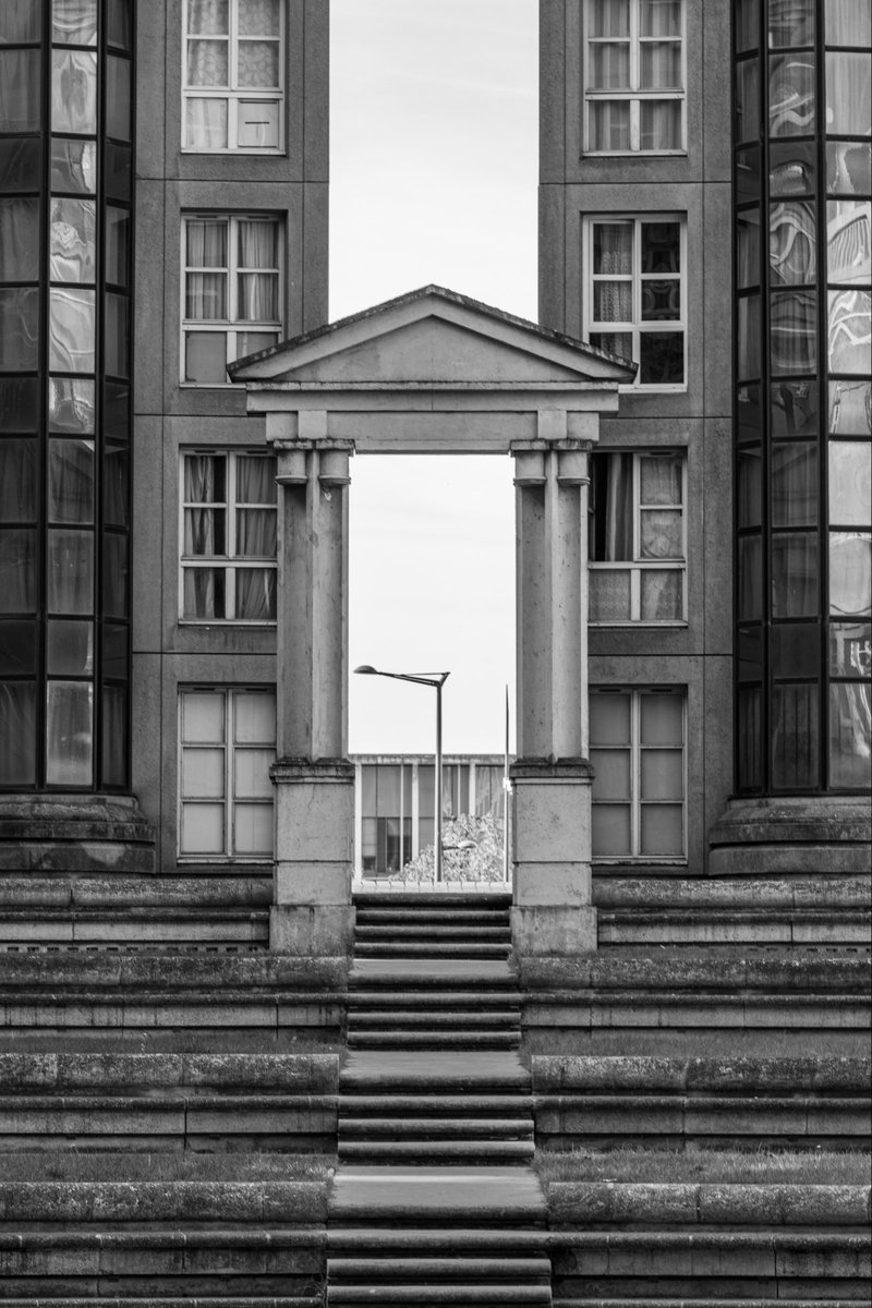 One frame. My photograph “Archway”has just been published, and I’m proud of where this work is heading.
Following along means you’ll see what’s next. #VisualArt
#ContemporaryPhotography
#ArtCollectors
#PhotographyCommunity