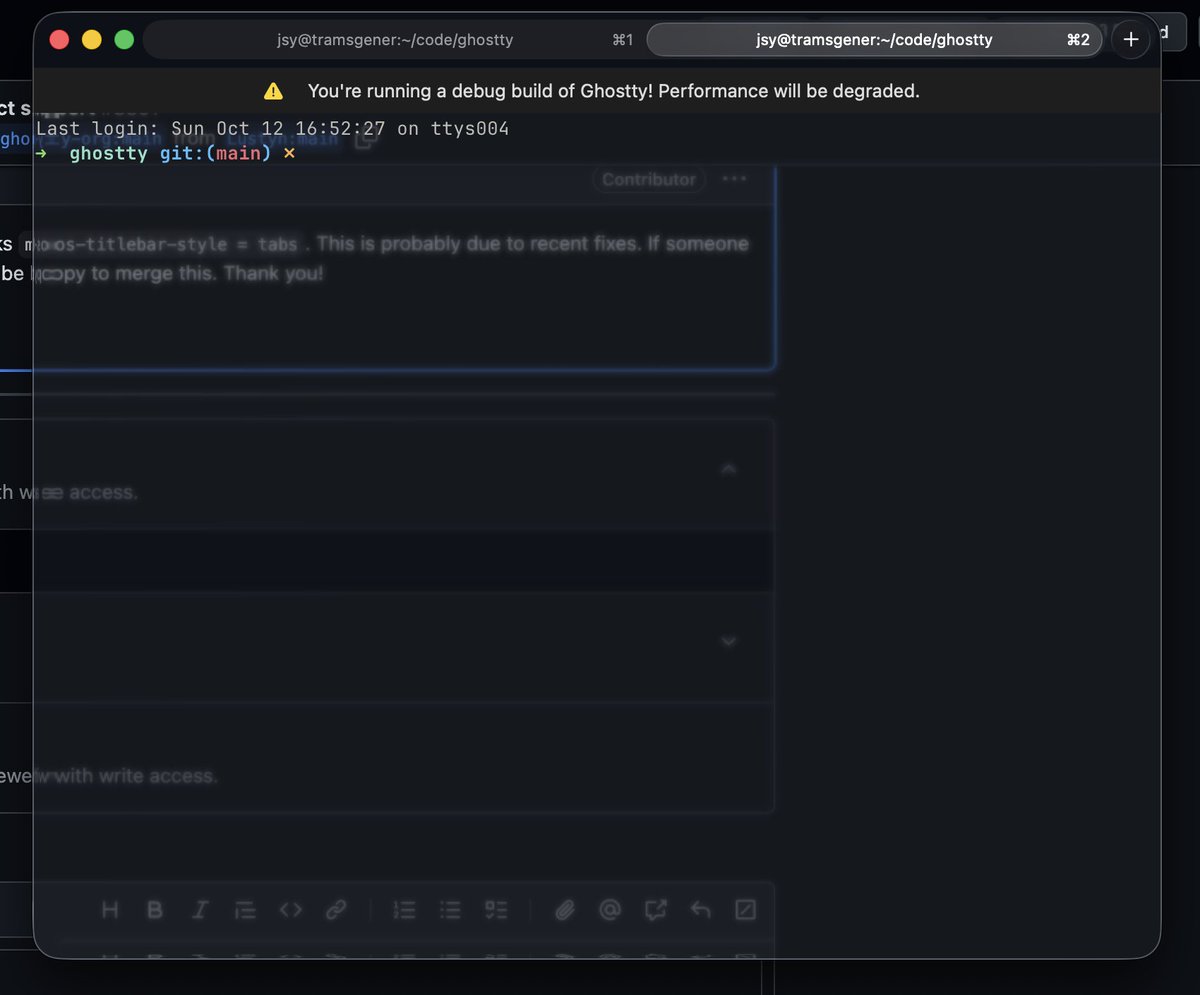macOSでは、`background-blur = macos-glass-regular`(またはclear)を設定することで、macOS 26ネイティブの「ガラス」スタイルをウィンドウに適用できるようになりました。万人受けするわけでは